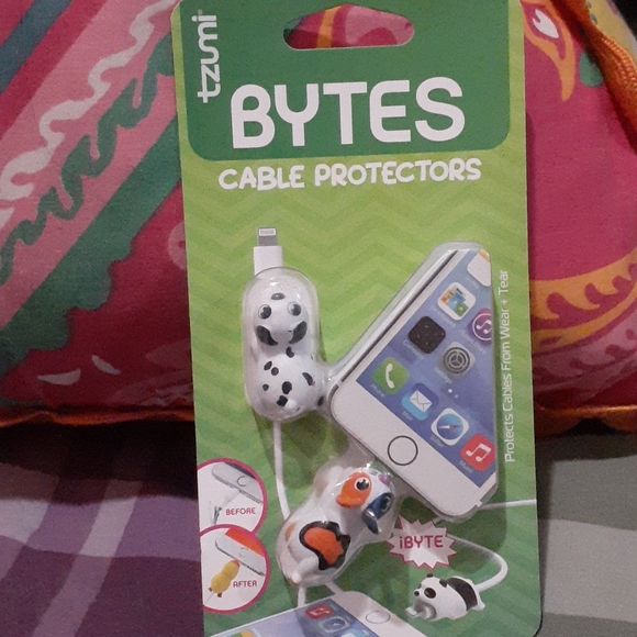 Tzumi Bytes Pet Cable Protectors, Set of 2 - Picture 2 of 8